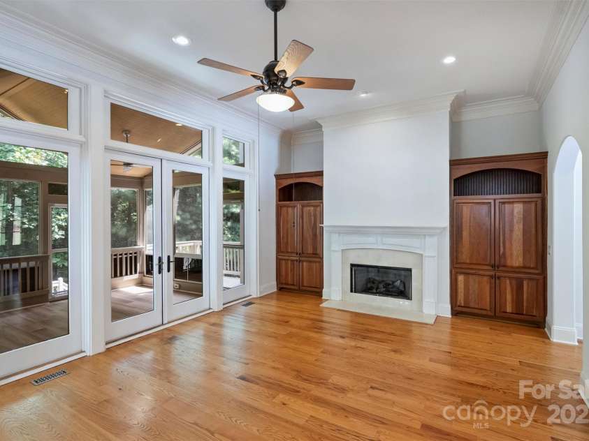 139 Callicutt Trail, Mooresville, NC 28117.  MLS# CAR4281844, YatesRealty ID 29172. Living Room