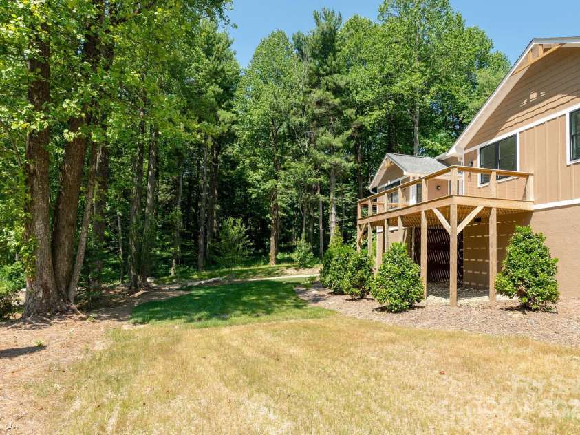 654 Hollybrook Drive, Flat Rock, NC 28731.  MLS# CAR4167426, YatesRealty ID 29173. 