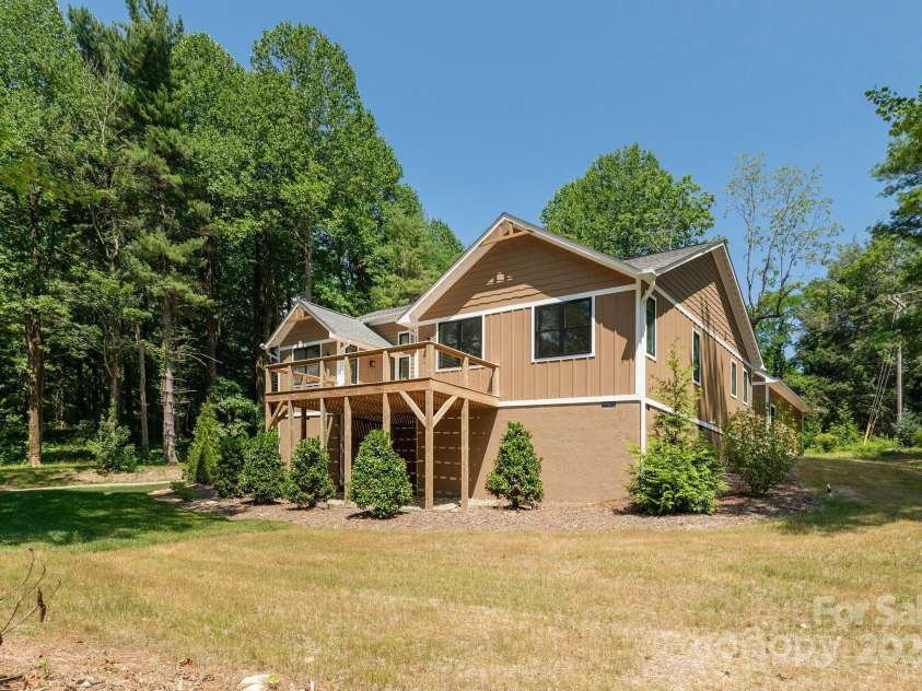 654 Hollybrook Drive, Flat Rock, NC 28731.  MLS# CAR4167426, YatesRealty ID 29173. 