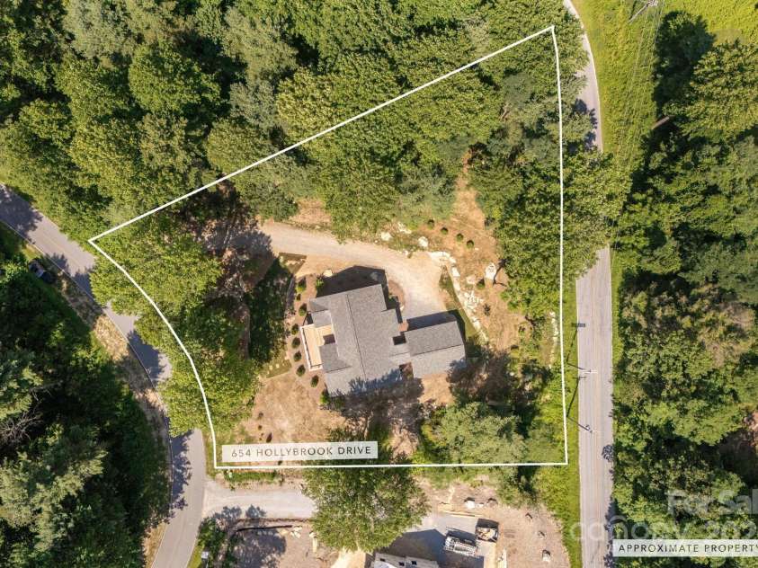 654 Hollybrook Drive, Flat Rock, NC 28731.  MLS# CAR4167426, YatesRealty ID 29173. 
