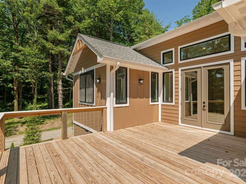 654 Hollybrook Drive, Flat Rock, NC 28731.  MLS# CAR4167426, YatesRealty ID 29173. 