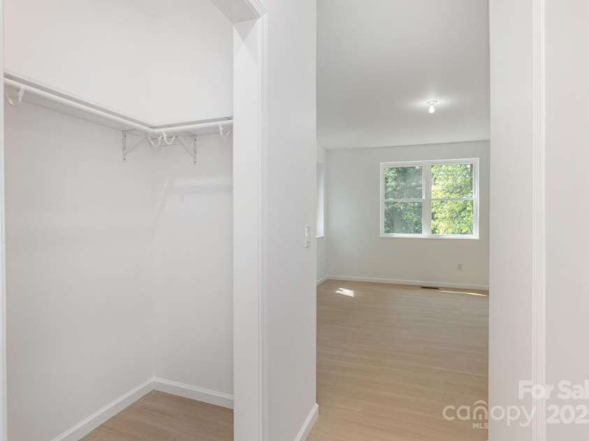 654 Hollybrook Drive, Flat Rock, NC 28731.  MLS# CAR4167426, YatesRealty ID 29173. 