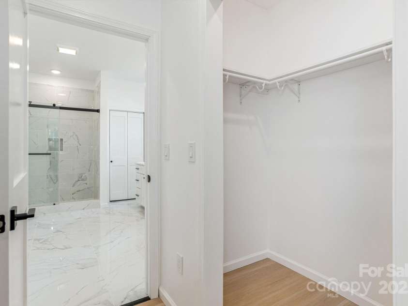 654 Hollybrook Drive, Flat Rock, NC 28731.  MLS# CAR4167426, YatesRealty ID 29173. 