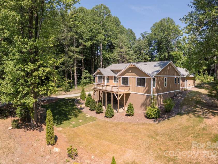 654 Hollybrook Drive, Flat Rock, NC 28731.  MLS# CAR4167426, YatesRealty ID 29173. 