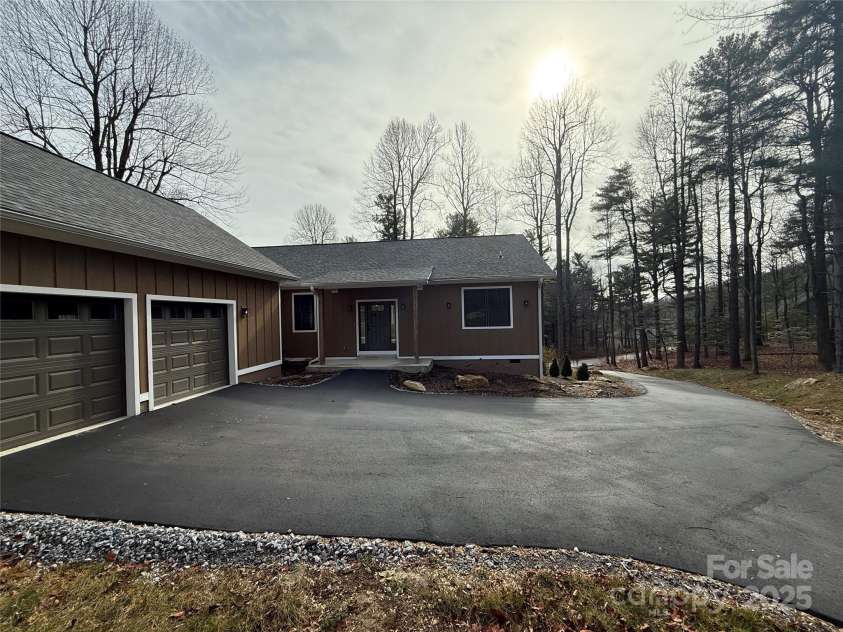 654 Hollybrook Drive, Flat Rock, NC 28731.  MLS# CAR4167426, YatesRealty ID 29173. 