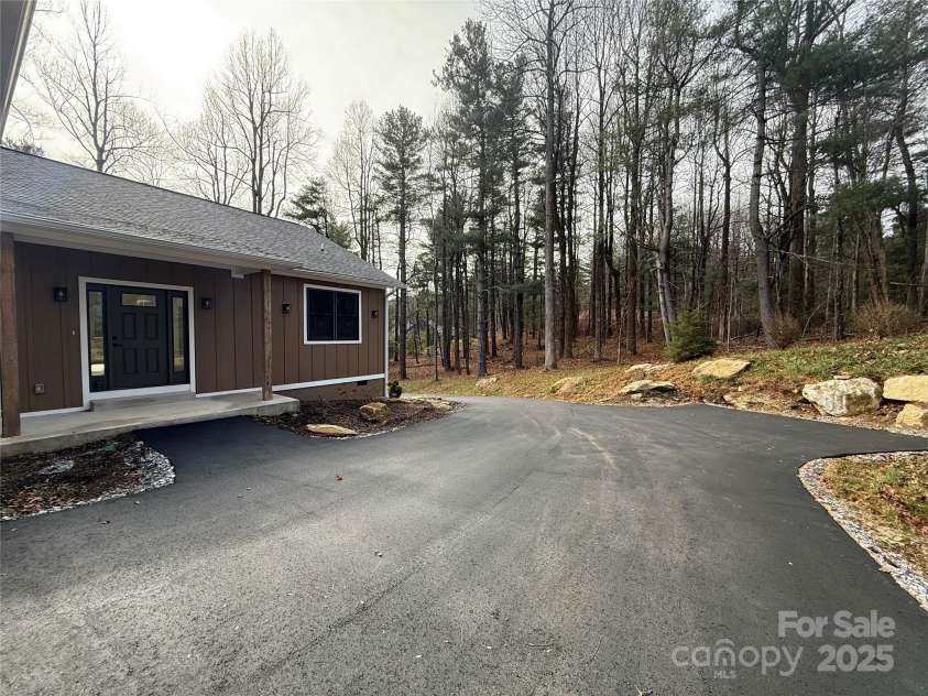 654 Hollybrook Drive, Flat Rock, NC 28731.  MLS# CAR4167426, YatesRealty ID 29173. 