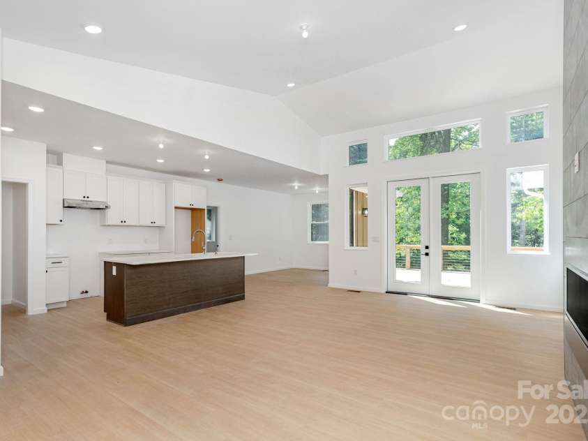 654 Hollybrook Drive, Flat Rock, NC 28731.  MLS# CAR4167426, YatesRealty ID 29173. 