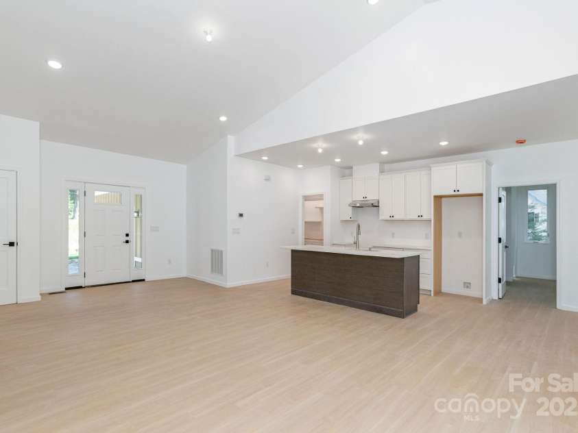 654 Hollybrook Drive, Flat Rock, NC 28731.  MLS# CAR4167426, YatesRealty ID 29173. 