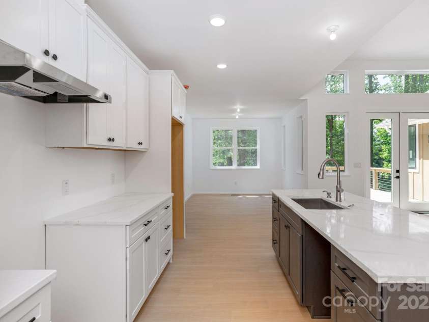 654 Hollybrook Drive, Flat Rock, NC 28731.  MLS# CAR4167426, YatesRealty ID 29173. 