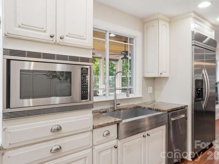 2113 Bon Villa Way, Tega Cay, SC 29708.  MLS# CAR4378887, YatesRealty ID 29174. 