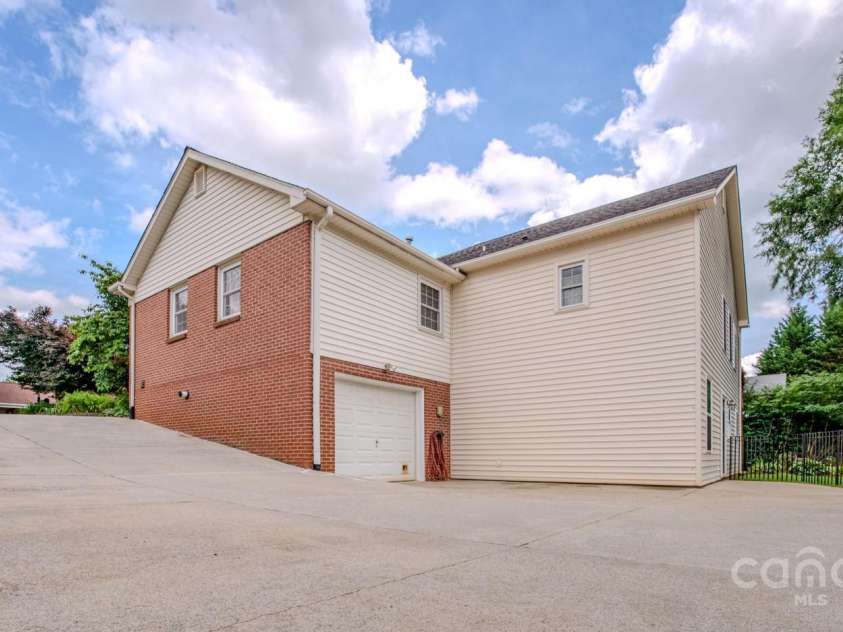 110 Bent Creek Ranch Road, Asheville, NC 28806.  MLS# CAR4256166, YatesRealty ID 29175. 