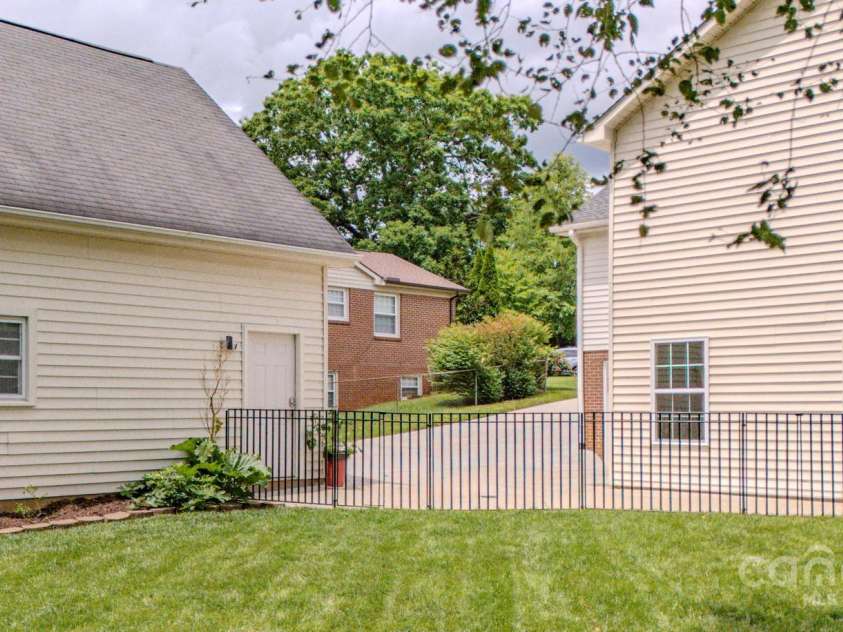 110 Bent Creek Ranch Road, Asheville, NC 28806.  MLS# CAR4256166, YatesRealty ID 29175. 