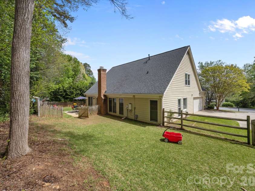 1451 Pine Needle Lane, Mooresville, NC 28115.  MLS# CAR4335723, YatesRealty ID 29175. 