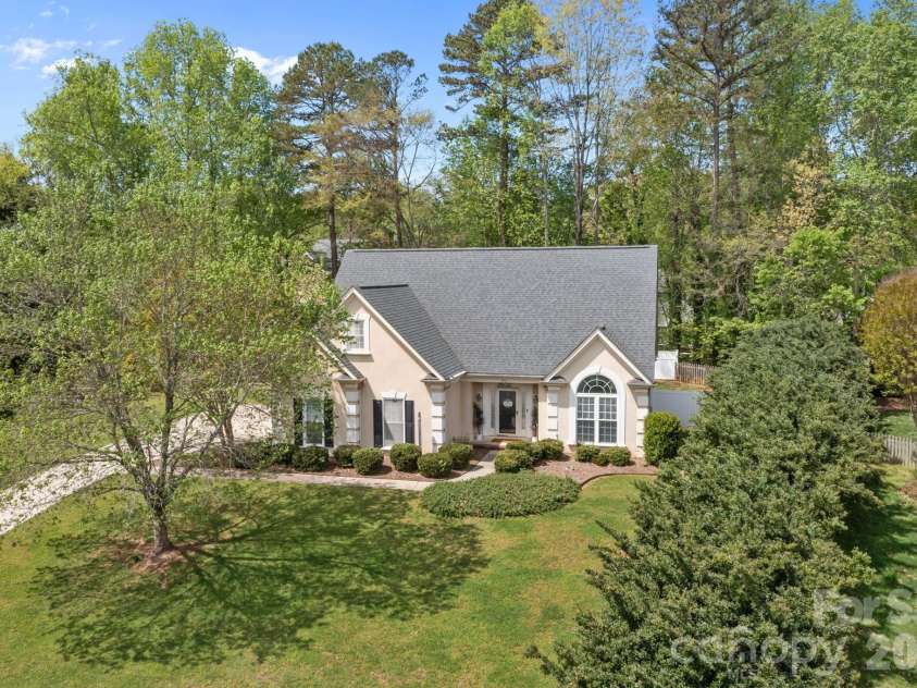 1451 Pine Needle Lane, Mooresville, NC 28115.  MLS# CAR4335723, YatesRealty ID 29175. 