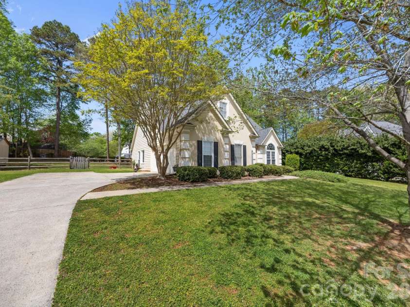 1451 Pine Needle Lane, Mooresville, NC 28115.  MLS# CAR4335723, YatesRealty ID 29175. 