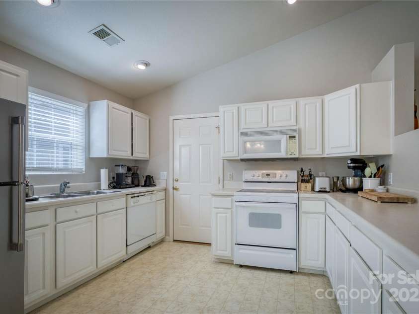 416 Catawba Street, Morganton, NC 28655.  MLS# CAR4275392, YatesRealty ID 29176. 