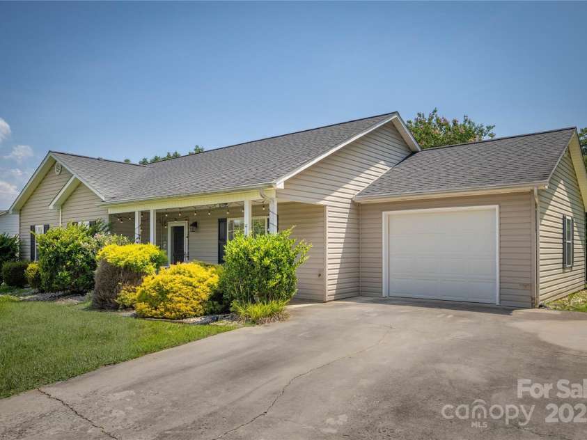416 Catawba Street, Morganton, NC 28655.  MLS# CAR4275392, YatesRealty ID 29176. 