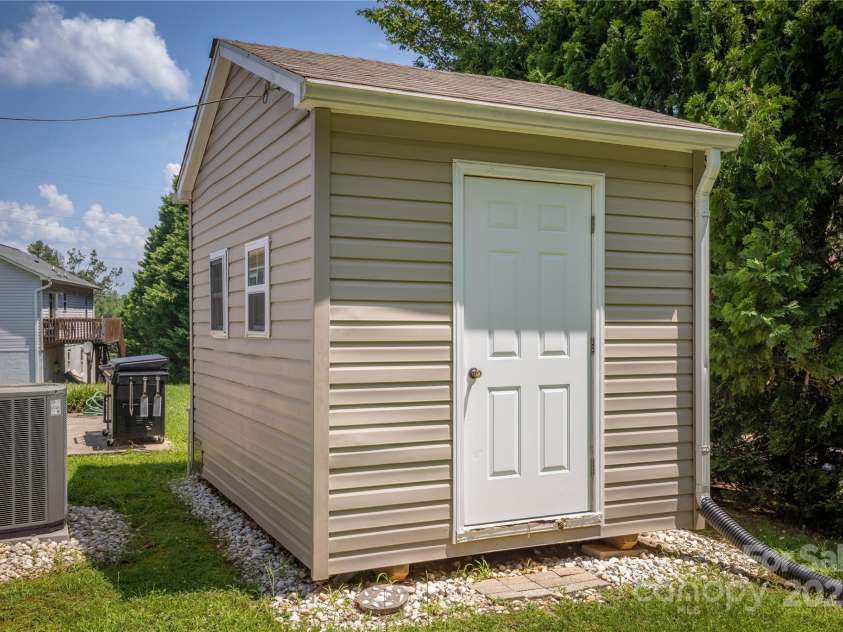 416 Catawba Street, Morganton, NC 28655.  MLS# CAR4275392, YatesRealty ID 29176. 