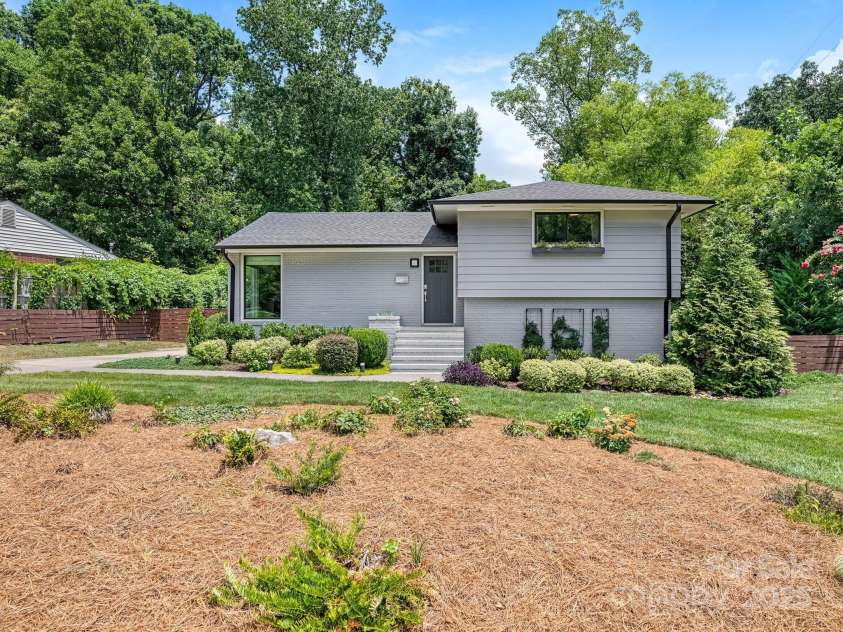 4901 Murrayhill Road, Charlotte, NC 28210.  MLS# CAR4283975, YatesRealty ID 29177. Front Exterior