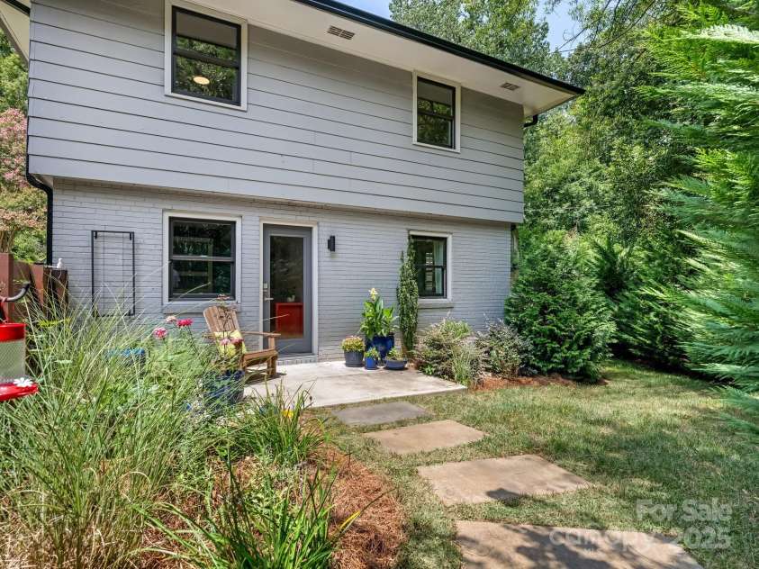 4901 Murrayhill Road, Charlotte, NC 28210.  MLS# CAR4283975, YatesRealty ID 29177. Side Patio