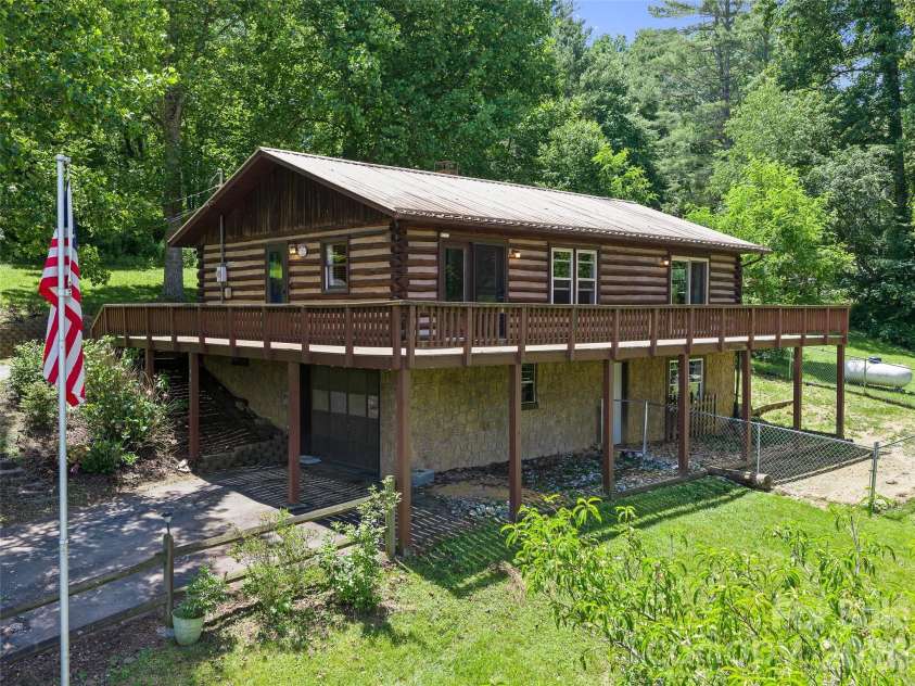 79 Sean Drive, Spruce Pine, NC 28777.  MLS# CAR4389588, YatesRealty ID 29177. 
