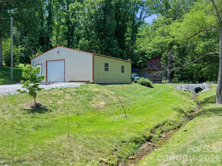 79 Sean Drive, Spruce Pine, NC 28777.  MLS# CAR4389588, YatesRealty ID 29177. 