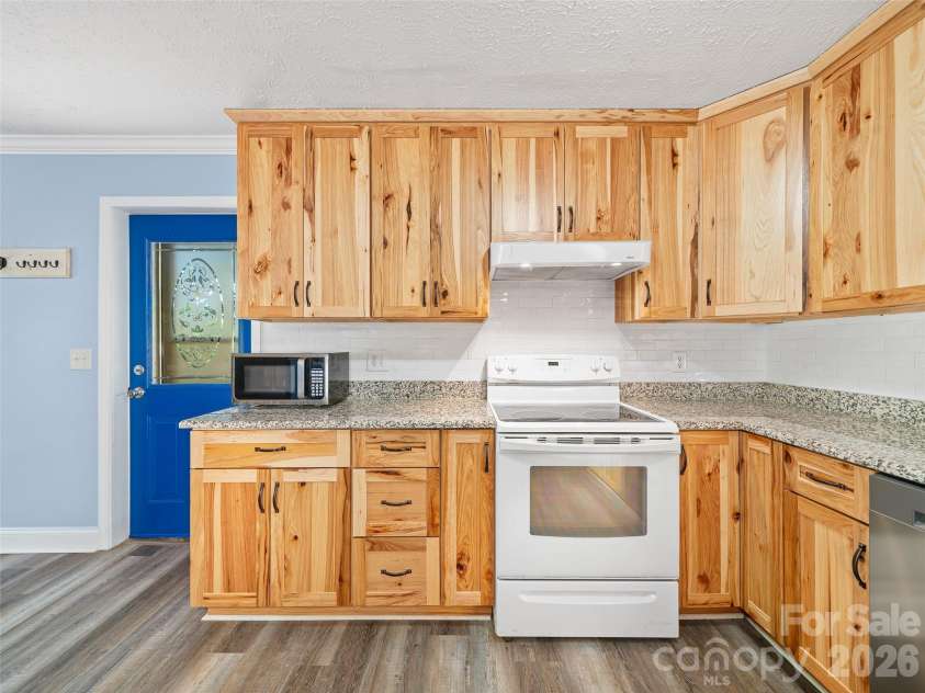 79 Sean Drive, Spruce Pine, NC 28777.  MLS# CAR4389588, YatesRealty ID 29177. 