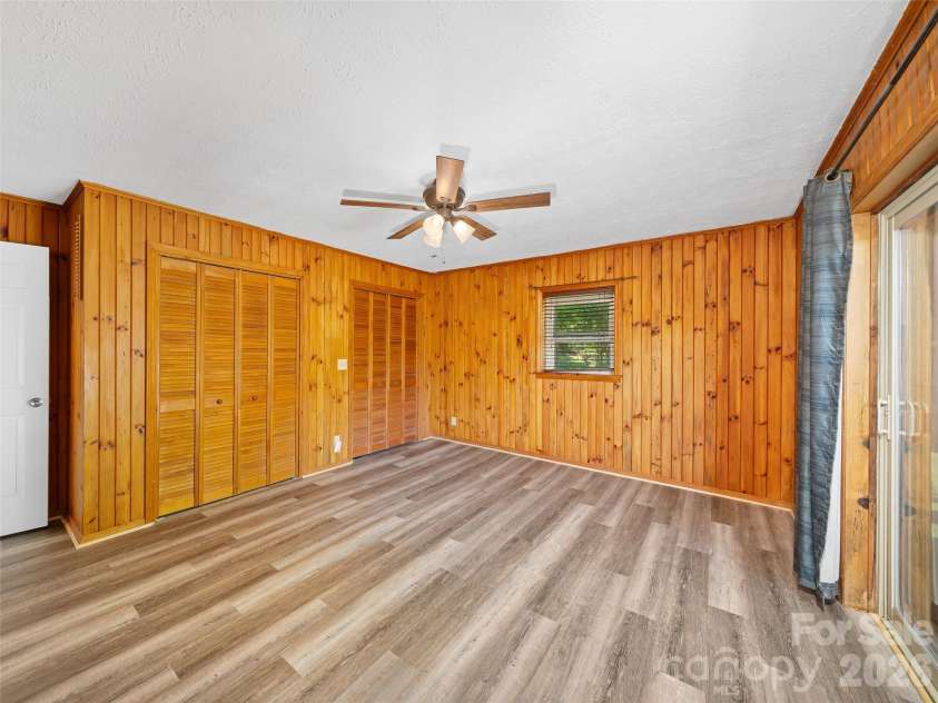 79 Sean Drive, Spruce Pine, NC 28777.  MLS# CAR4389588, YatesRealty ID 29177. 