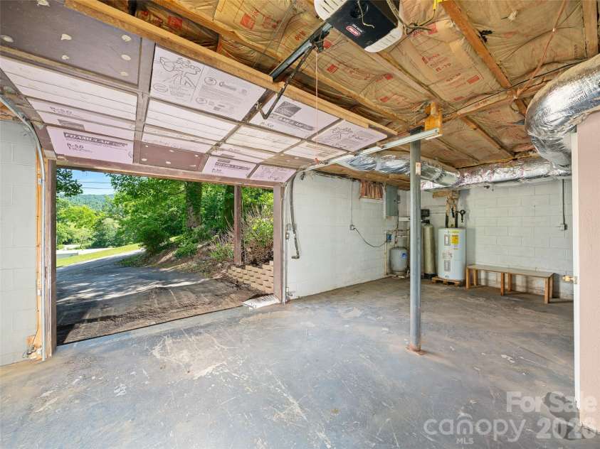 79 Sean Drive, Spruce Pine, NC 28777.  MLS# CAR4389588, YatesRealty ID 29177. 