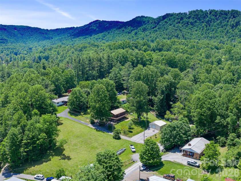 79 Sean Drive, Spruce Pine, NC 28777.  MLS# CAR4389588, YatesRealty ID 29177. 