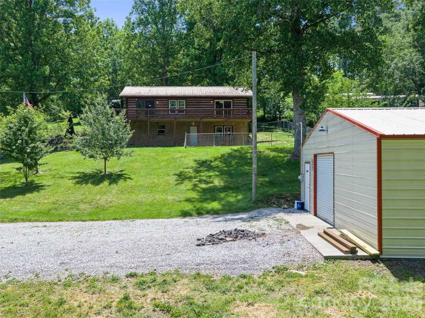 79 Sean Drive, Spruce Pine, NC 28777.  MLS# CAR4389588, YatesRealty ID 29177. 
