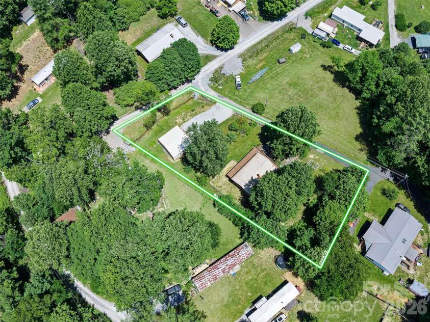 79 Sean Drive, Spruce Pine, NC 28777.  MLS# CAR4389588, YatesRealty ID 29177. 