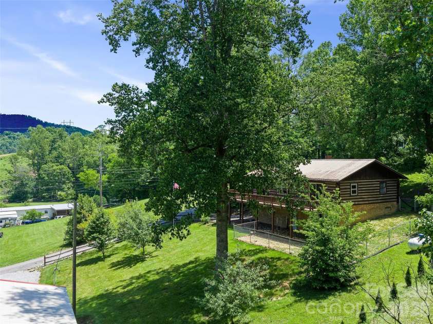 79 Sean Drive, Spruce Pine, NC 28777.  MLS# CAR4389588, YatesRealty ID 29177. 