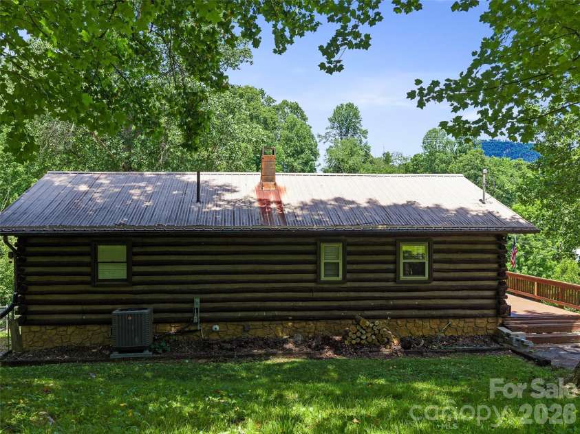 79 Sean Drive, Spruce Pine, NC 28777.  MLS# CAR4389588, YatesRealty ID 29177. 