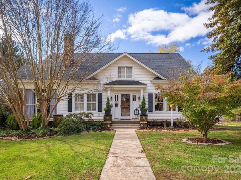 208 College Street, Morganton, NC 28655.  MLS# CAR4201598, YatesRealty ID 2918. 