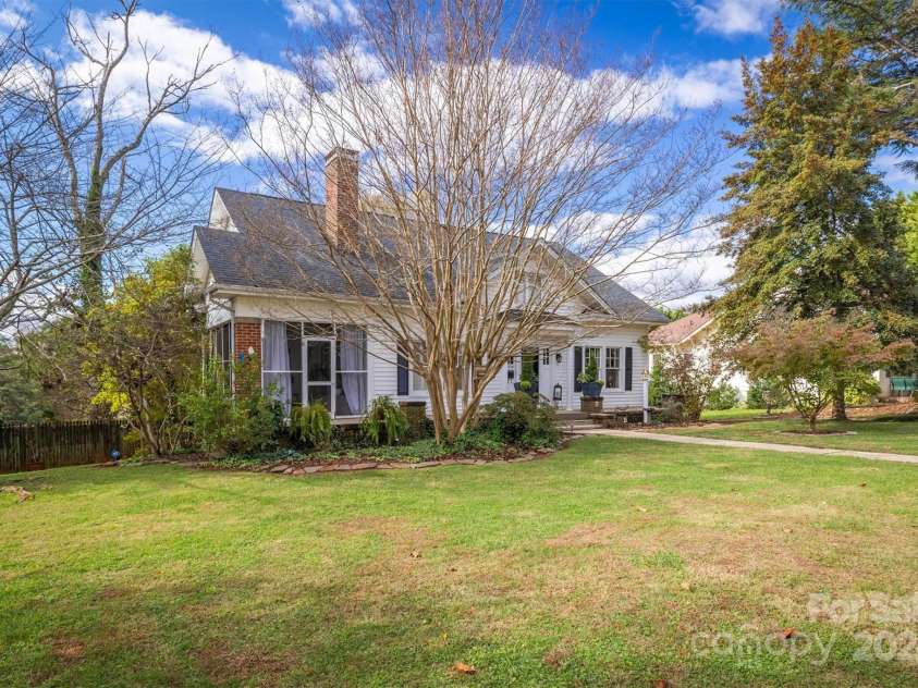 208 College Street, Morganton, NC 28655.  MLS# CAR4201598, YatesRealty ID 2918. 
