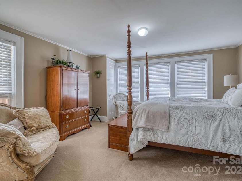 208 College Street, Morganton, NC 28655.  MLS# CAR4201598, YatesRealty ID 2918. 