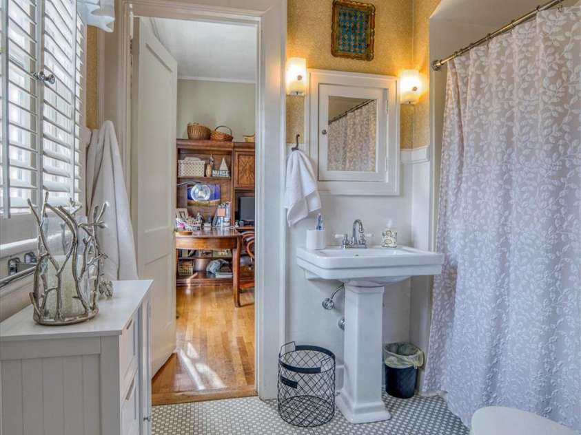 208 College Street, Morganton, NC 28655.  MLS# CAR4201598, YatesRealty ID 2918. 
