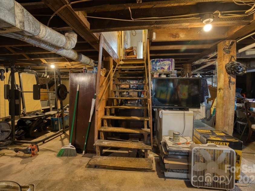 208 College Street, Morganton, NC 28655.  MLS# CAR4201598, YatesRealty ID 2918. 