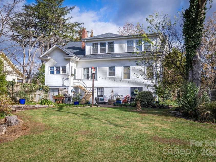 208 College Street, Morganton, NC 28655.  MLS# CAR4201598, YatesRealty ID 2918. 