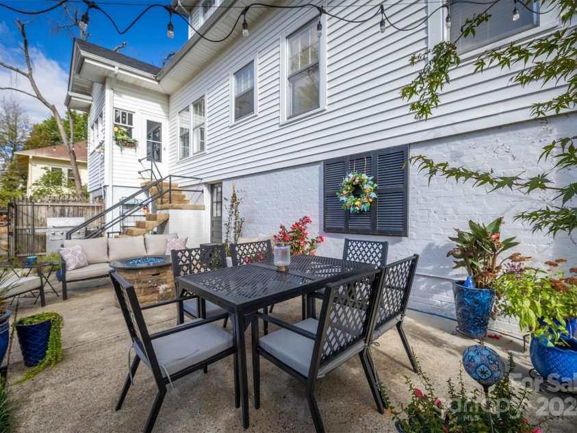 208 College Street, Morganton, NC 28655.  MLS# CAR4201598, YatesRealty ID 2918. 