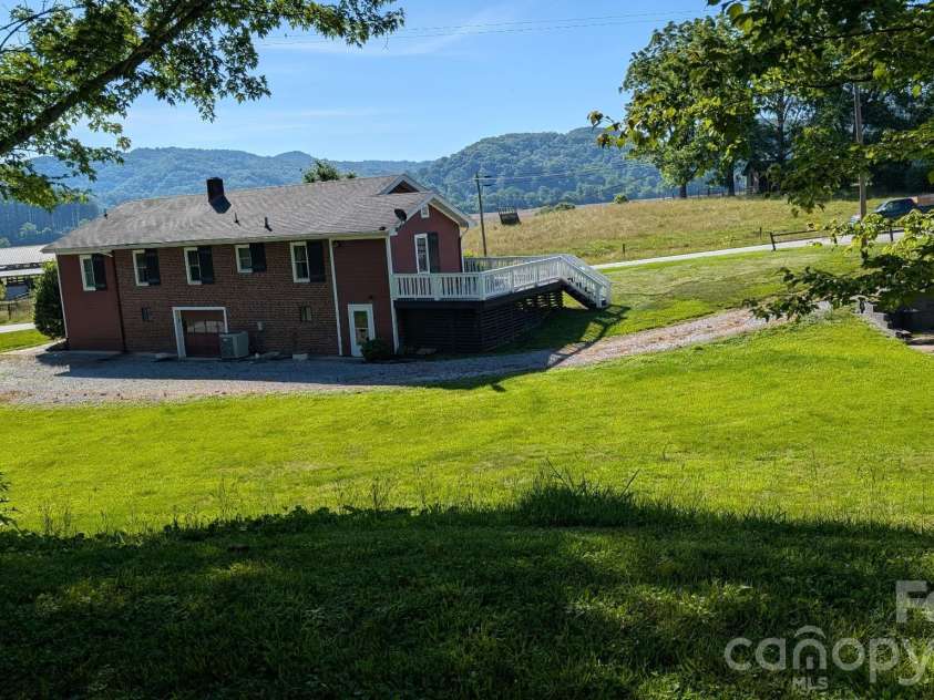 522 Calvert Road, Brevard, NC 28712.  MLS# CAR4381779, YatesRealty ID 2918. Level yard, mountain views, and peaceful surroundings.