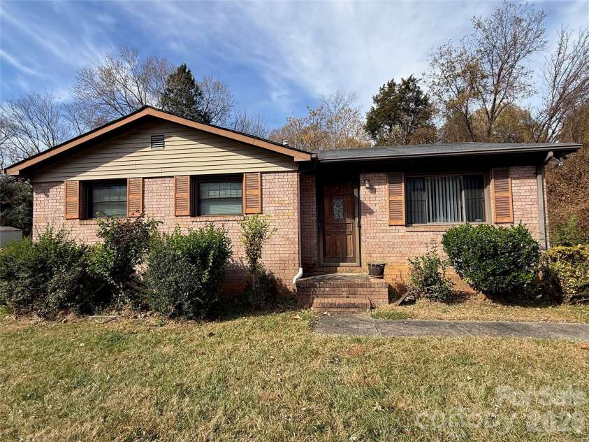 9415 Feldbank Drive, Charlotte, NC 28216.  MLS# CAR4336405, YatesRealty ID 2918. 