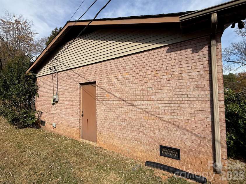 9415 Feldbank Drive, Charlotte, NC 28216.  MLS# CAR4336405, YatesRealty ID 2918. 