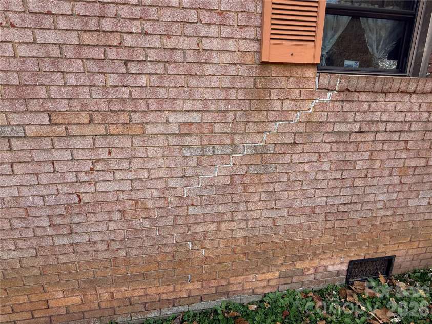 9415 Feldbank Drive, Charlotte, NC 28216.  MLS# CAR4336405, YatesRealty ID 2918. 