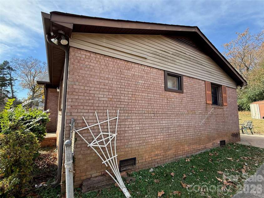 9415 Feldbank Drive, Charlotte, NC 28216.  MLS# CAR4336405, YatesRealty ID 2918. 