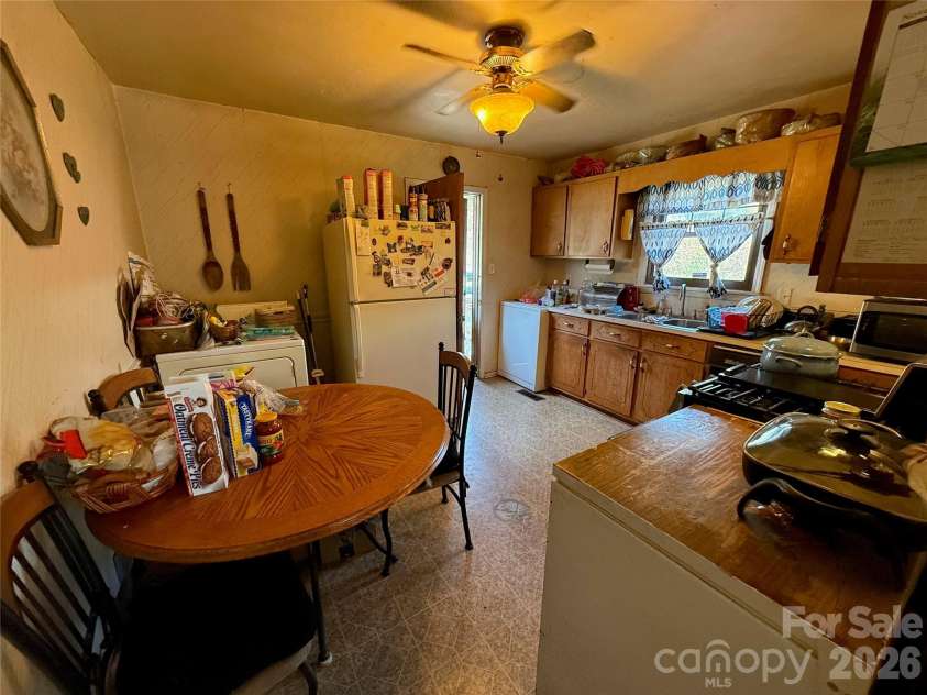 9415 Feldbank Drive, Charlotte, NC 28216.  MLS# CAR4336405, YatesRealty ID 2918. 