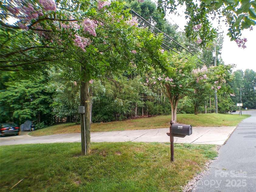 355 Sardis Alt Road, Charlotte, NC 28270.  MLS# CAR4277482, YatesRealty ID 29180. 