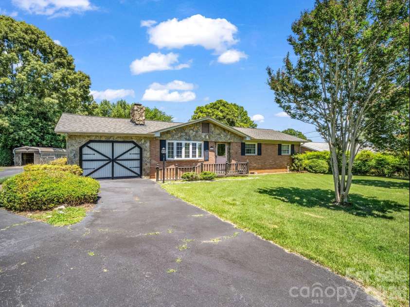 2302 Crosby Drive, Shelby, NC 28150.  MLS# CAR4389790, YatesRealty ID 29182. 