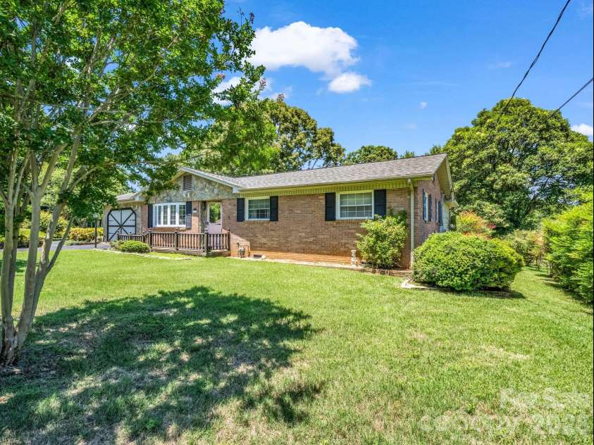 2302 Crosby Drive, Shelby, NC 28150.  MLS# CAR4389790, YatesRealty ID 29182. 